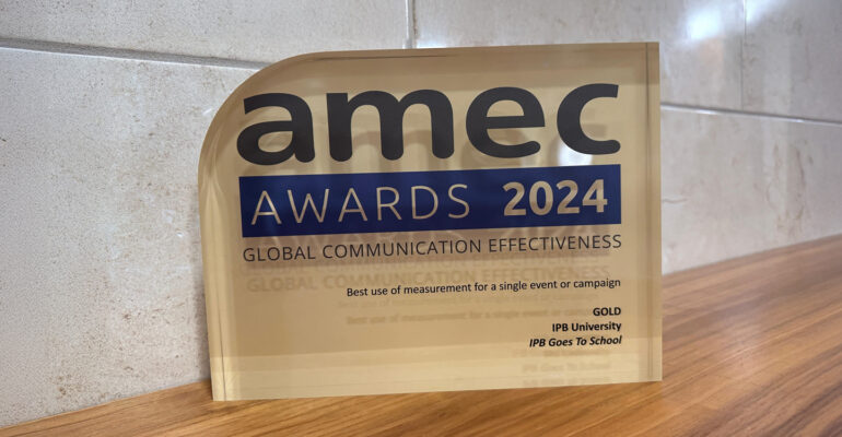 Program IPB Goes to School Raih Gold Winner AMEC Global Awards 2024 di London