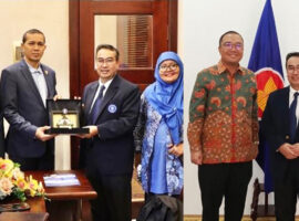 Delegasi IPB University Sampaikan Beasiswa Rektor Rintisan Kerja Sama Bidang Pangan, Kemiskinan, dan Perdesaan di Kamboja