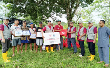 ARM HA-IPB Serahkan 6 Unit Huntara dan Paket Bantuan Tahap 3 Kepada Warga Penyintas di Sukabumi