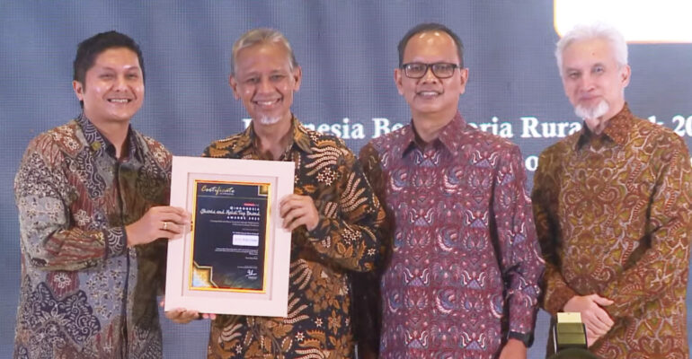 PT BPRS Botani Bina Rahmah Terima Penghargaan Indonesia Best Sharia Rural Bank 2025